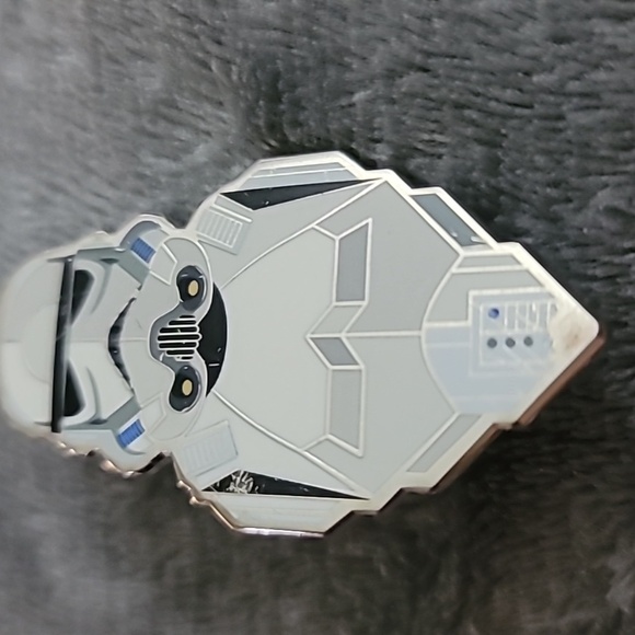 Genuine Star Wars Celebration 2022 / 2020 Anaheim STORMTROOPER PIN - Picture 2 of 5
